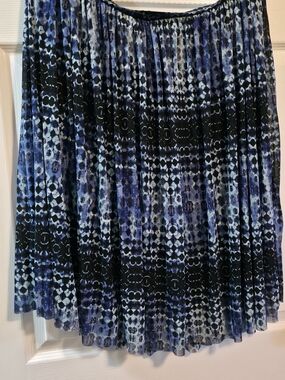 4/$67 Deal! Spense Blue and Black Pleated Midi Skirt